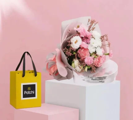 باقة الحب الأبدي ورد وردي، أقحوان أبيض, وألوان أخرى خاصة مع باتشي او فيريرو