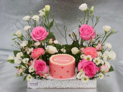 احتفال مميز - باقة ورد مع كيكة في إطار أكريليك