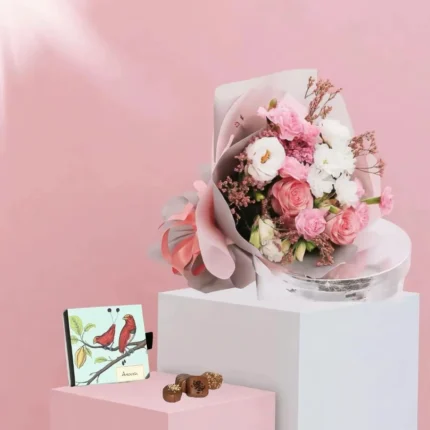 باقة الحب الأبدي ورد وردي، أقحوان أبيض, وألوان أخرى خاصة مع باتشي او فيريرو